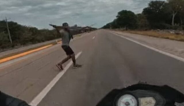 Alertan sobre persona agresiva que obstruye la carretera Campeche–Mérida