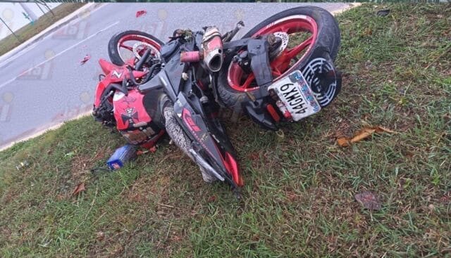 Motociclista muere tras impactarse contra un poste en la avenida López Portillo