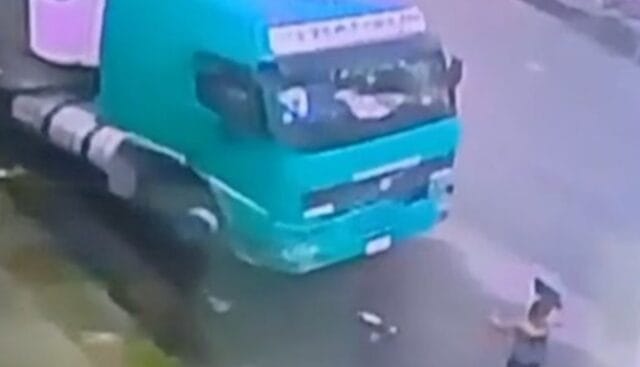 Tras discusión, hombre golpea brutalmente a su pareja y luego la atropella hasta matarla