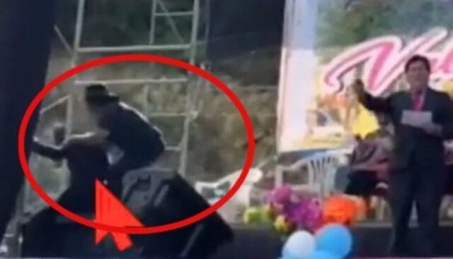 Presentador de concurso de belleza muere electrocutado en plena transmisión en vivo