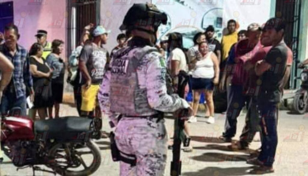 Violenta noche sacude el centro de Sabancuy: apuñalan a hombre y pobladores incendian moto del agresor