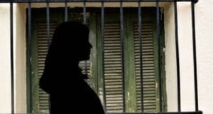  muere asfixiada atrapada ventana