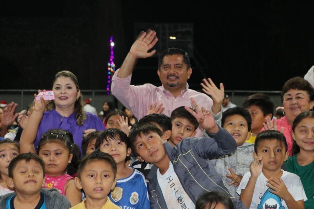 El Ayuntamiento de Valladolid continúa llevando el espíritu navideño a las comisarías