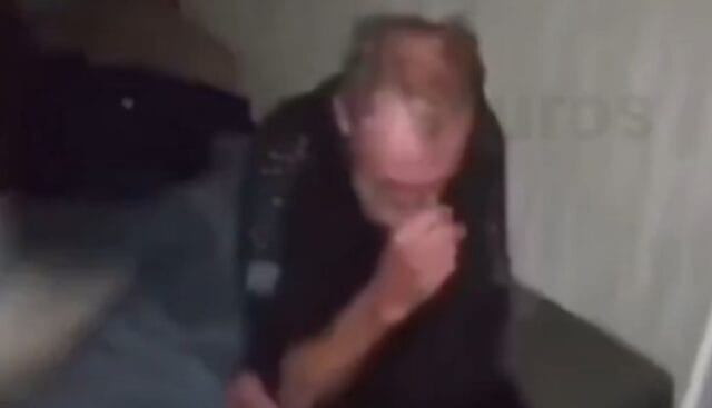 Brutal agresión en Rusia: adolescentes torturan a abuelito y difunden el ataque