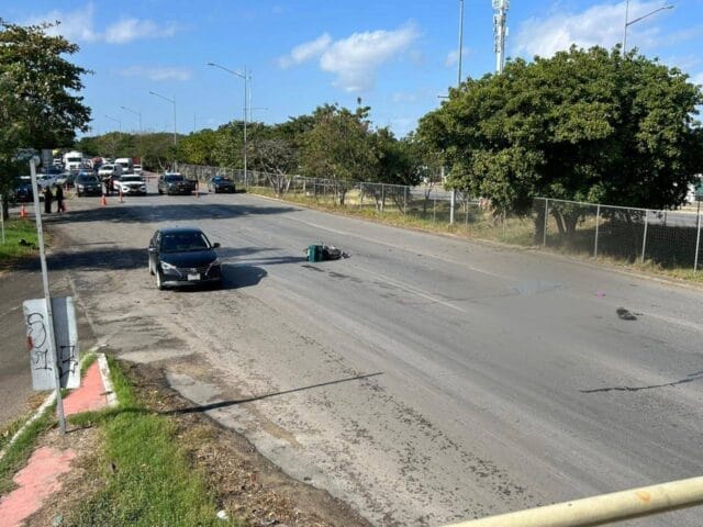 Tragedia en el periférico oriente de Mérida: motociclista muere atropellado tras ser chocado por camión materialista