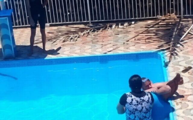 niña muere atrapada en alberca