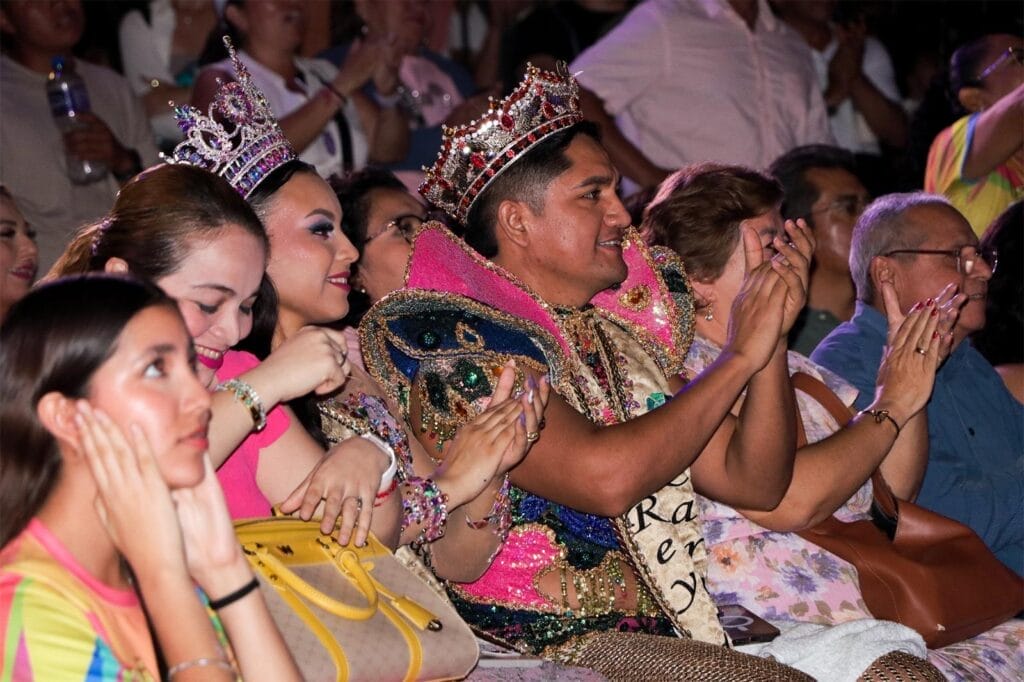 Color y alegría llenan Valladolid en el segundo día del Carnaval 2026