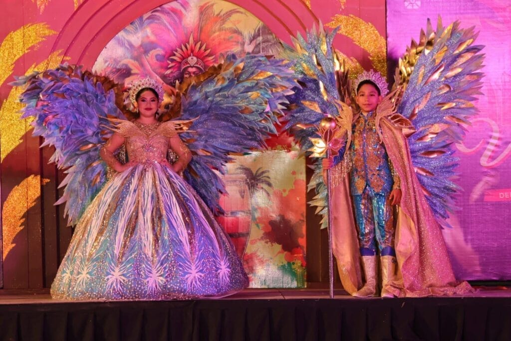 Color y alegría llenan Valladolid en el segundo día del Carnaval 2026