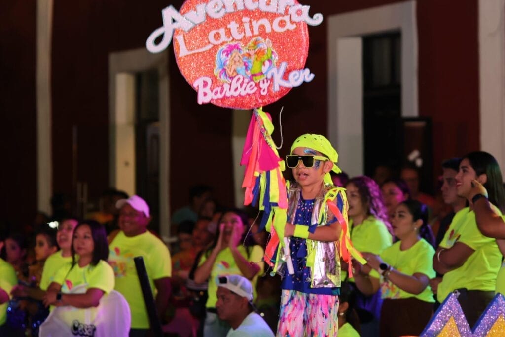 Color y alegría llenan Valladolid en el segundo día del Carnaval 2026