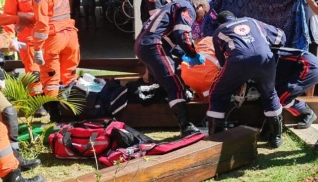 Derrumbe de juegos infantiles deja una pequeña muerta y varios heridos