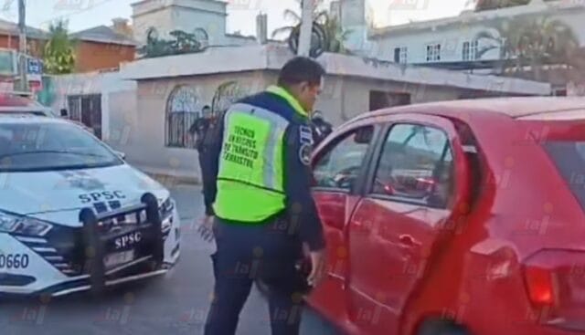 Patrulla se pasa el alto y deja a madre e hijo lesionados en Samulá