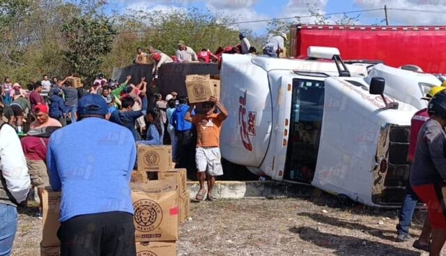 Cinco detenidos por rapiña tras volcadura de tráiler cervecero en Kobén: policías están bajo investigación