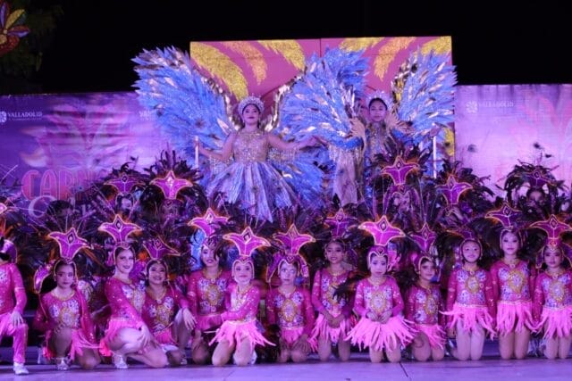 Color y alegría llenan Valladolid en el segundo día del Carnaval 2026