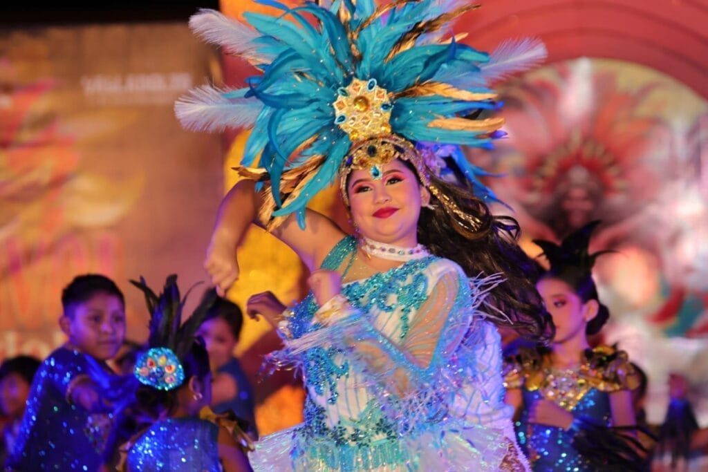 Color y alegría llenan Valladolid en el segundo día del Carnaval 2026