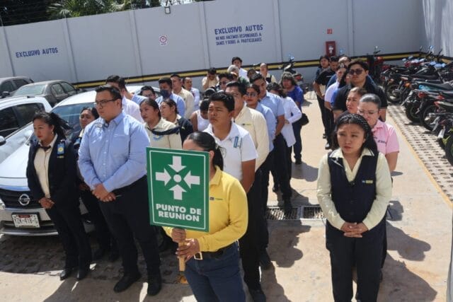 Realizan simulacro de incendio en Coppel Tizimín