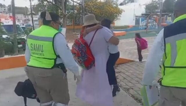 Menor resulta lesionado tras caer en registro abierto en barrio de Santa Lucía