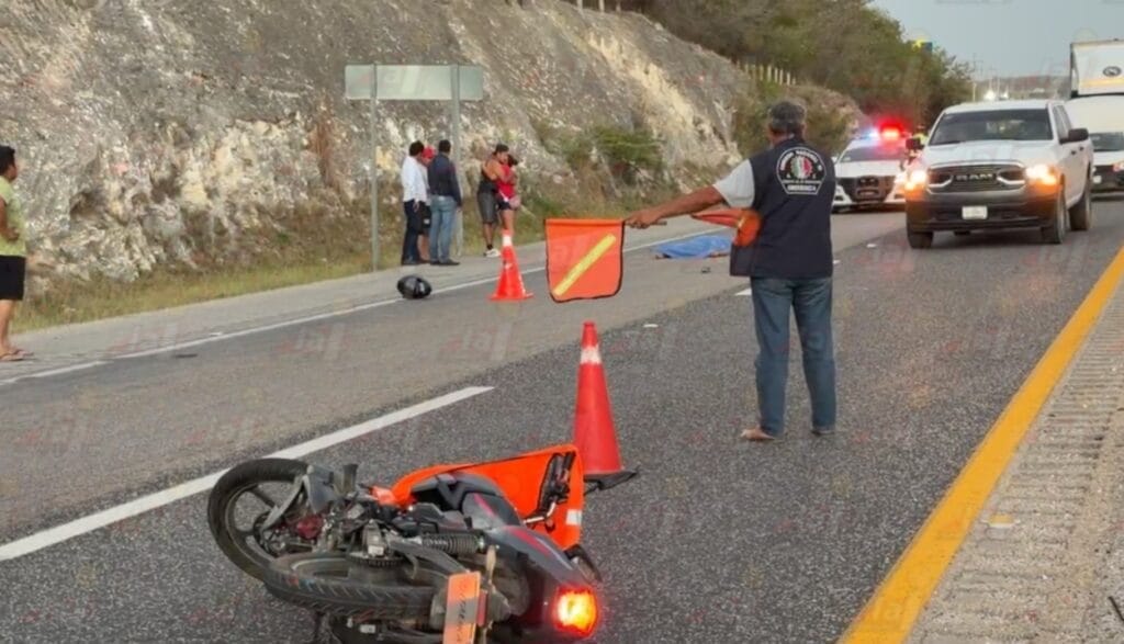 Joven muere al derrapar en motocicleta sobre el periférico Pablo García y Montilla