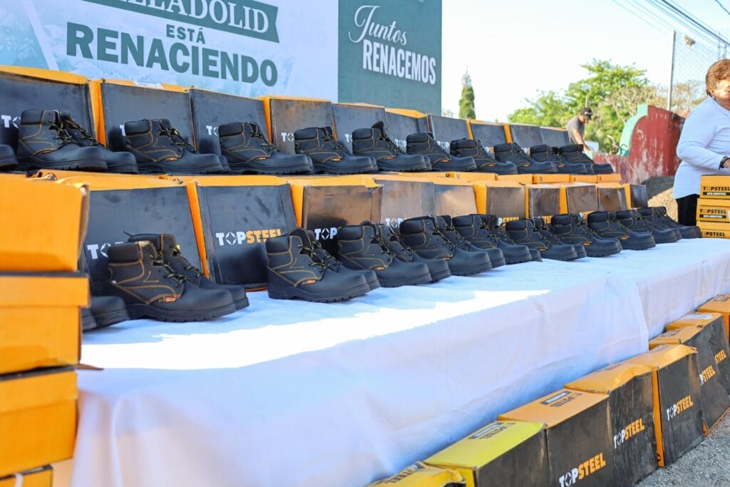 Ayuntamiento de Valladolid entrega equipo de seguridad a trabajadores de servicios públicos