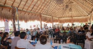 https://alchile.com.mx/alarma/chavo-mototaxista-no-la-libra-tras-ser-embestido-por-una-combi-en-la-via-hoctun-xocchel/