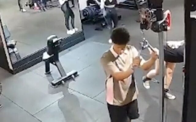 sufre fractura de piernas al cargar 180 kilos