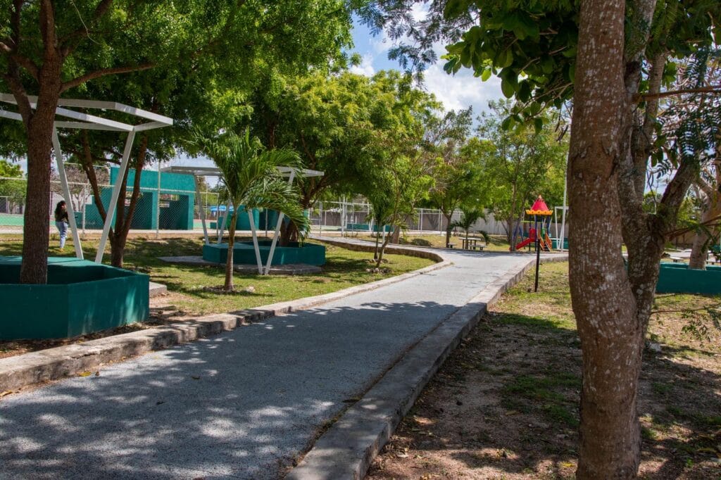 Rehabilitan parque de San Isidro 2 en Valladolid; mejora iluminación y seguridad
