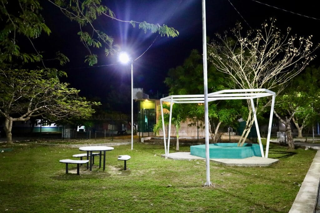 Rehabilitan parque de San Isidro 2 en Valladolid; mejora iluminación y seguridad
