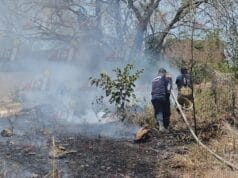 Incendio por efecto lupa genera intensa movilización en la capital campechana