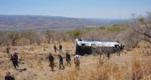Tragedia en carretera de Nayarit: autobús de turismo vuelca y deja 11 muertos y 31 heridos