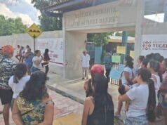 Manifestación en escuela de Tizimín por denuncias contra docente de sexto grado