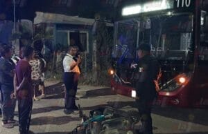 Accidente entre motoneta y camión de transporte moviliza a autoridades en Chiná